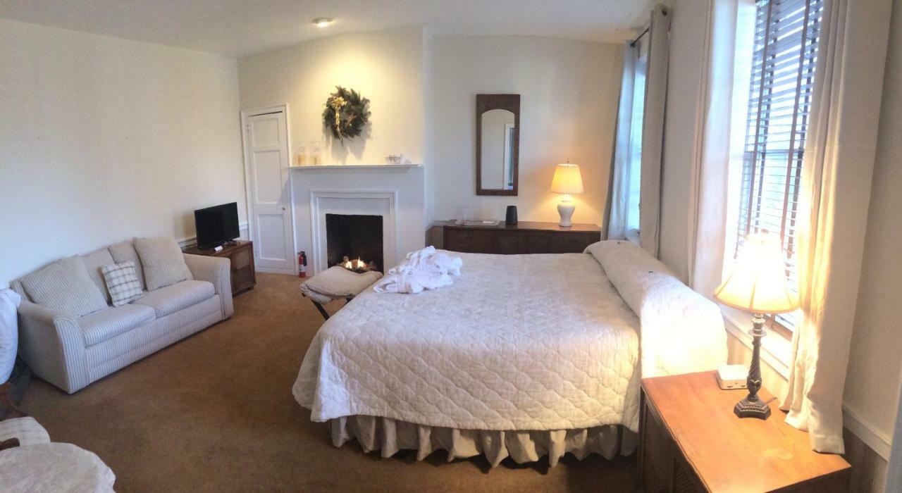 Ascot House Bed & Breakfast Marietta Екстериор снимка